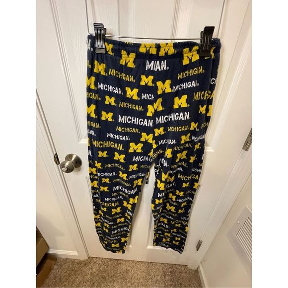 Michigan pajama pants size large bundle with reversible bag university of Michig - Picture 3 of 13
